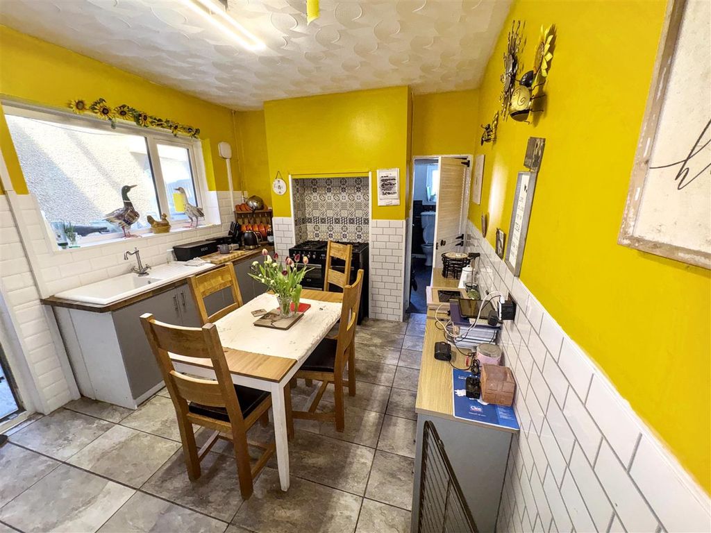 Property photo 3 of 4 20260531143600_20260531-Interior-7-Akifdsuyklamccf