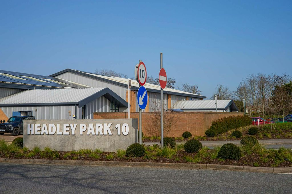 Property photo 2 of 8 Headley_Park_Ten_0022.Jpg