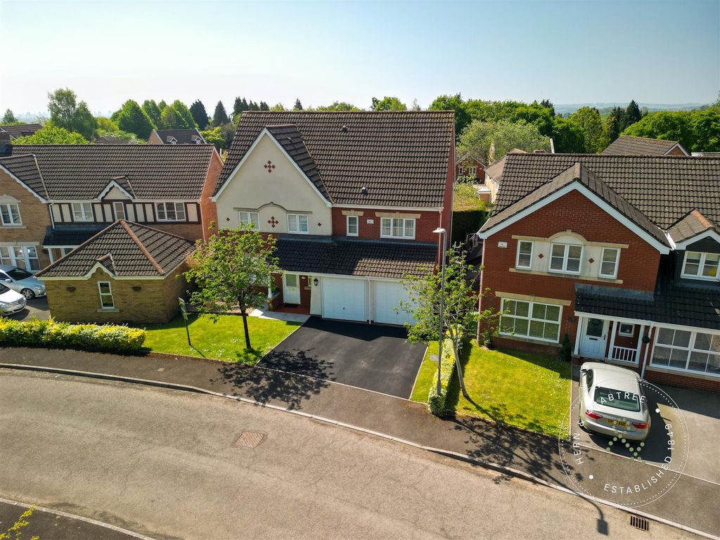 Property photo 1 of 47 Bassetts-Field-14.Jpg