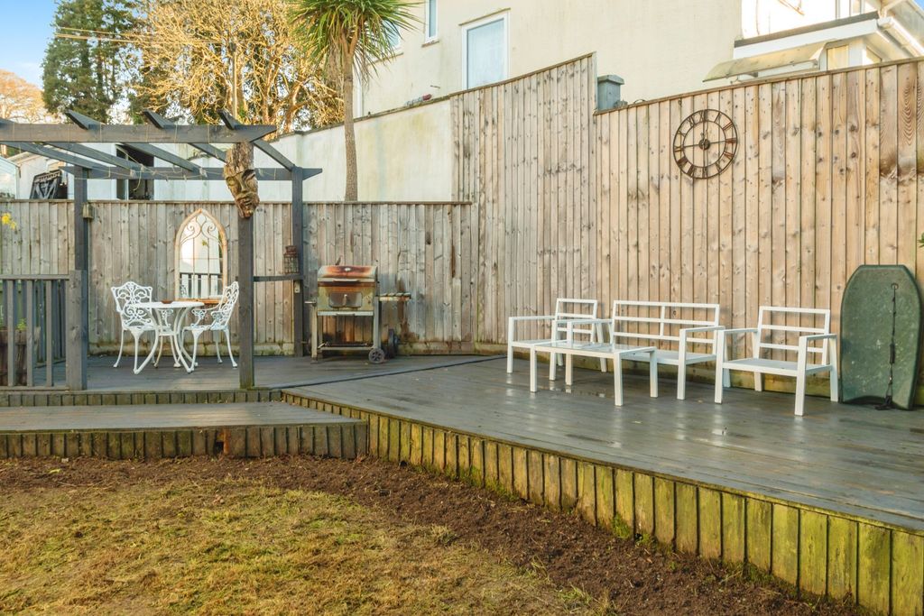 Property photo 3 of 20