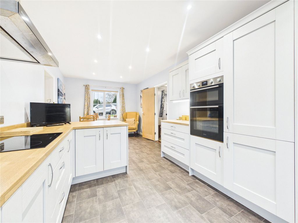 Property photo 2 of 17 Picture No. 11