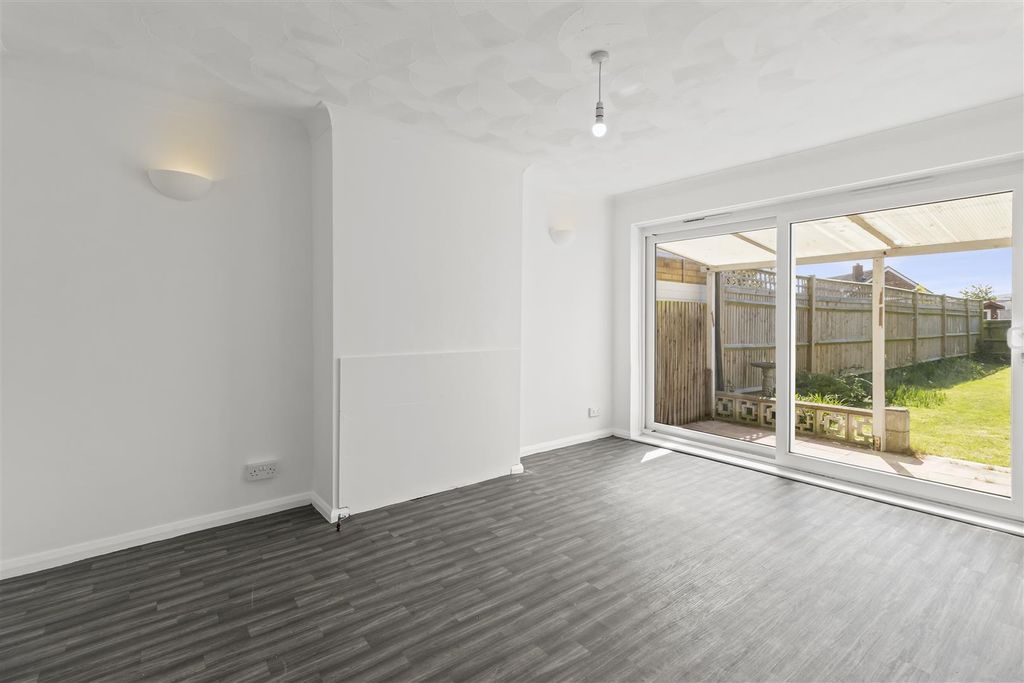 Property photo 3 of 18 Living Room