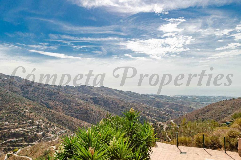 Property photo 2 of 22