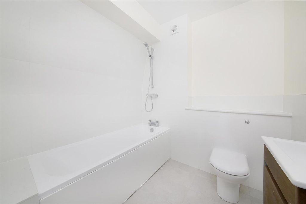 Property photo 3 of 8 Bathroom