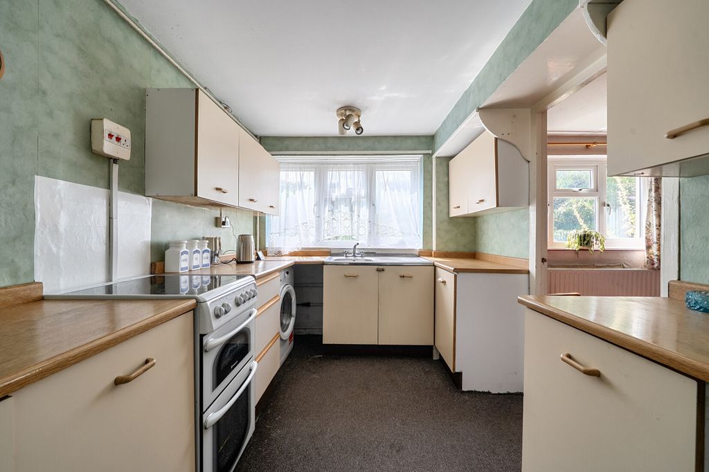 Property photo 3 of 13 Kitchen