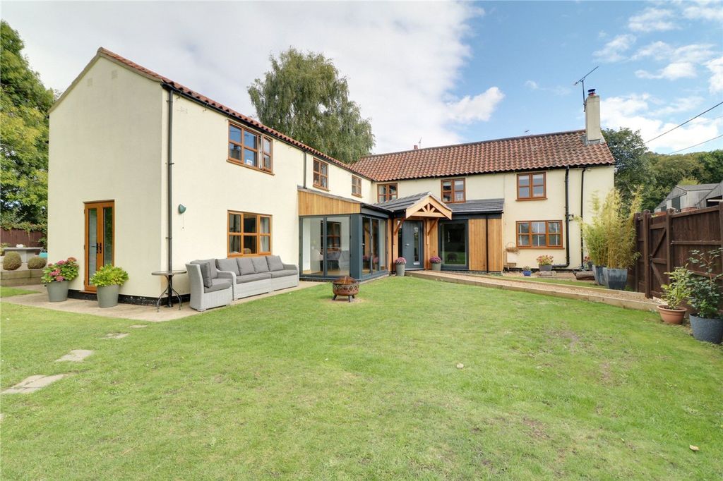Property photo 1 of 33 Picture No. 11