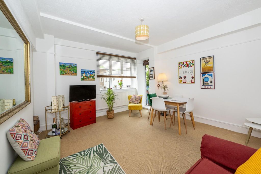 Property photo 3 of 12 Kilburn Gate 44-003 Lr.Jpg