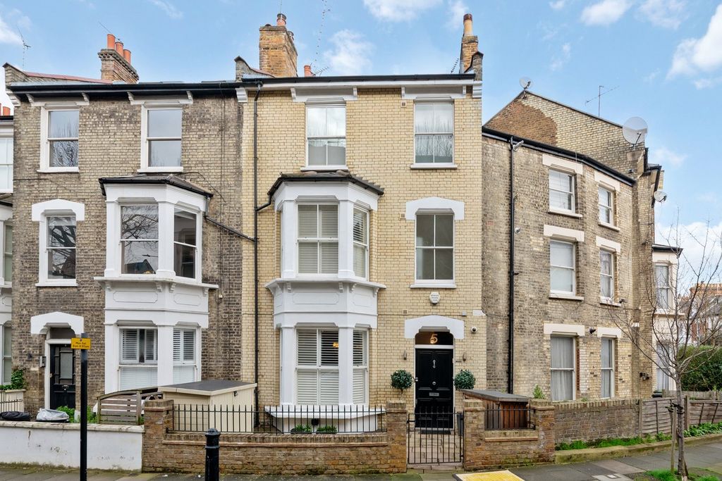 Property photo 1 of 12