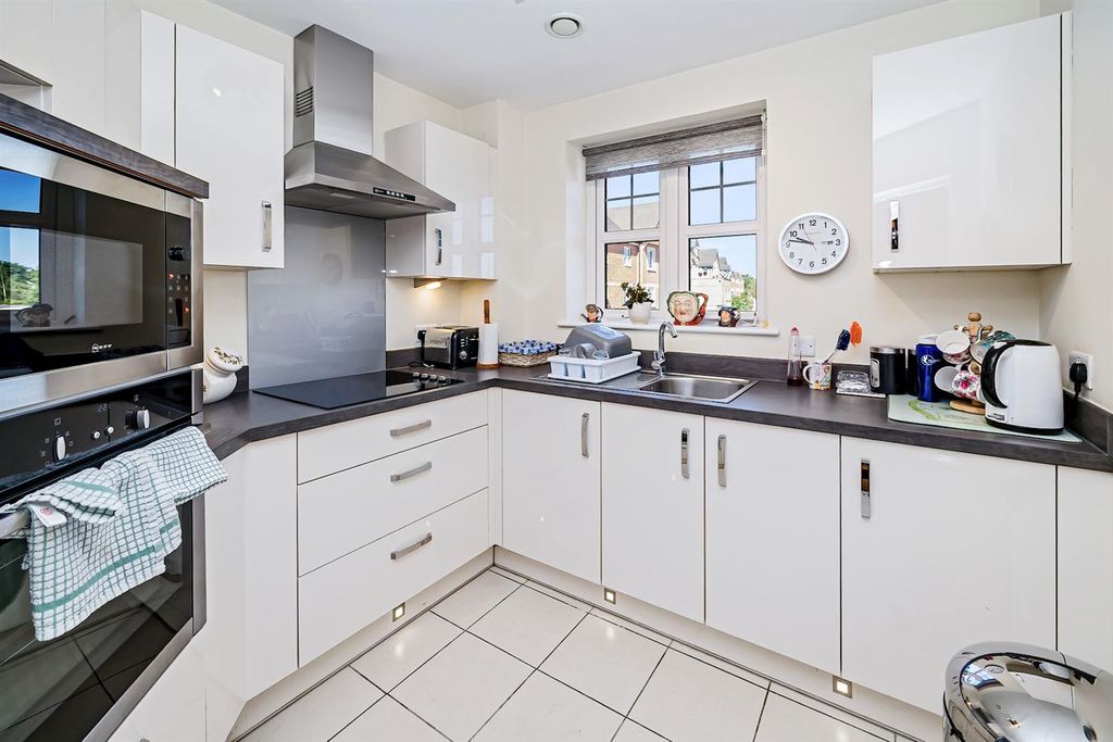 Property photo 3 of 15 04-0730Jph 28 Swift House Maidenhead-7 (1)-Medium.