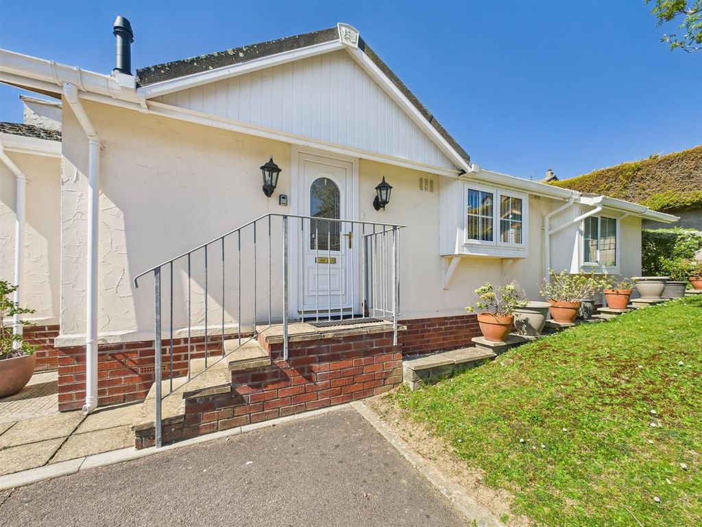Property photo 3 of 14 Cam01381G0-Pr0216-Still005.Jpg