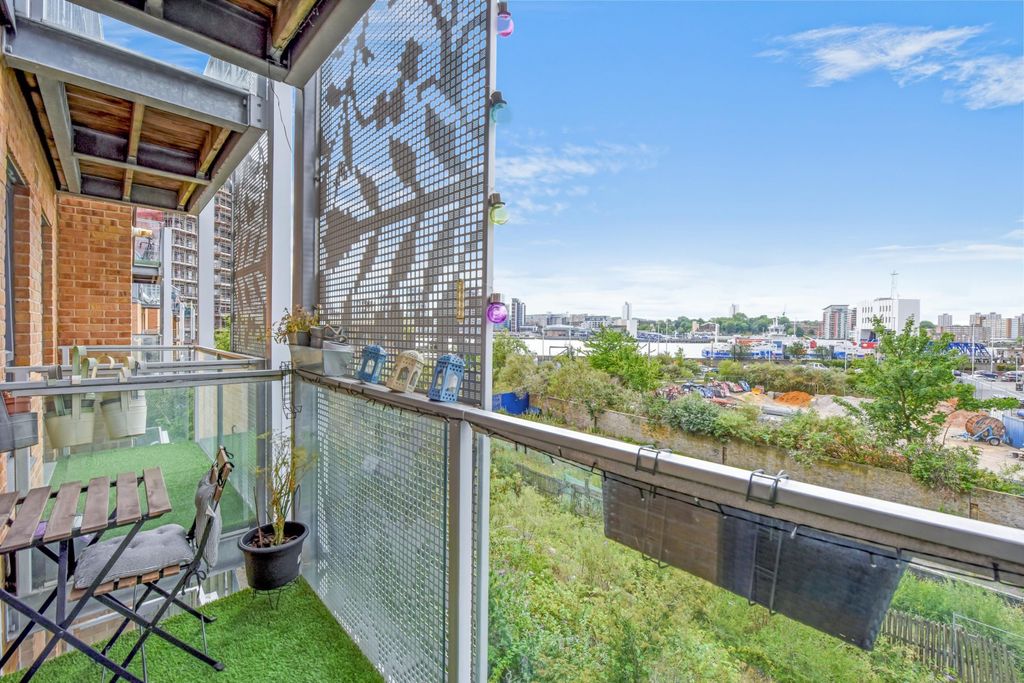 Property photo 2 of 12 Balcony  (Main)