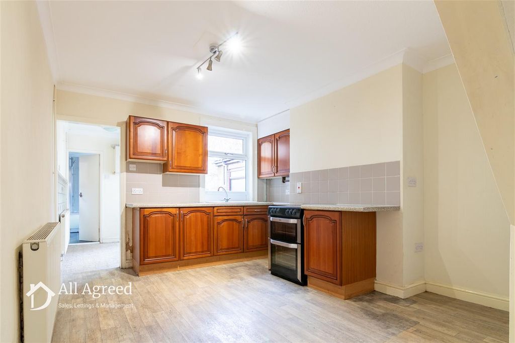 Property photo 3 of 11 Kitchen Diner