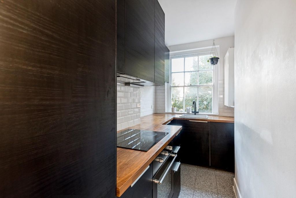 Property photo 2 of 8 18018_Rent_My_Home__20_Mendip_House_7.Jpg