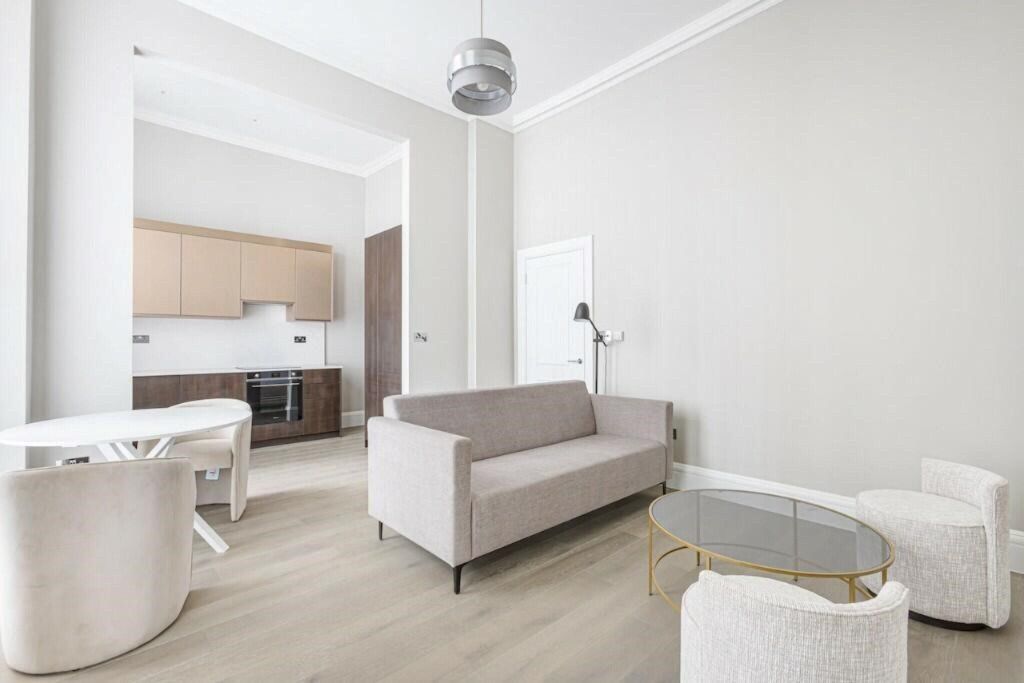 Property photo 1 of 11 Living Room