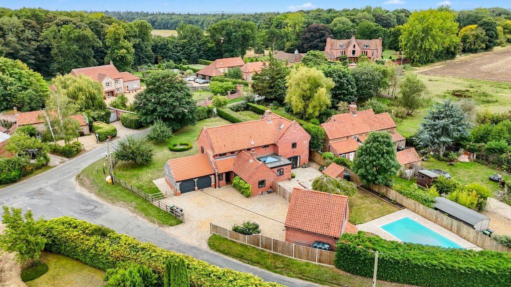 Property photo 2 of 57 3927463