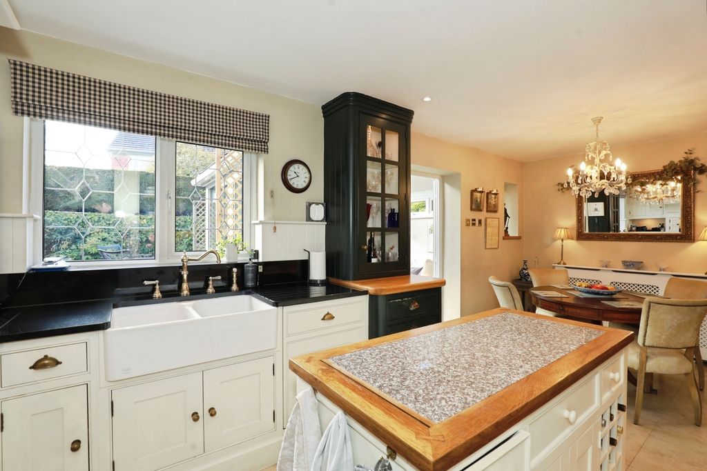 Property photo 3 of 18 Photo