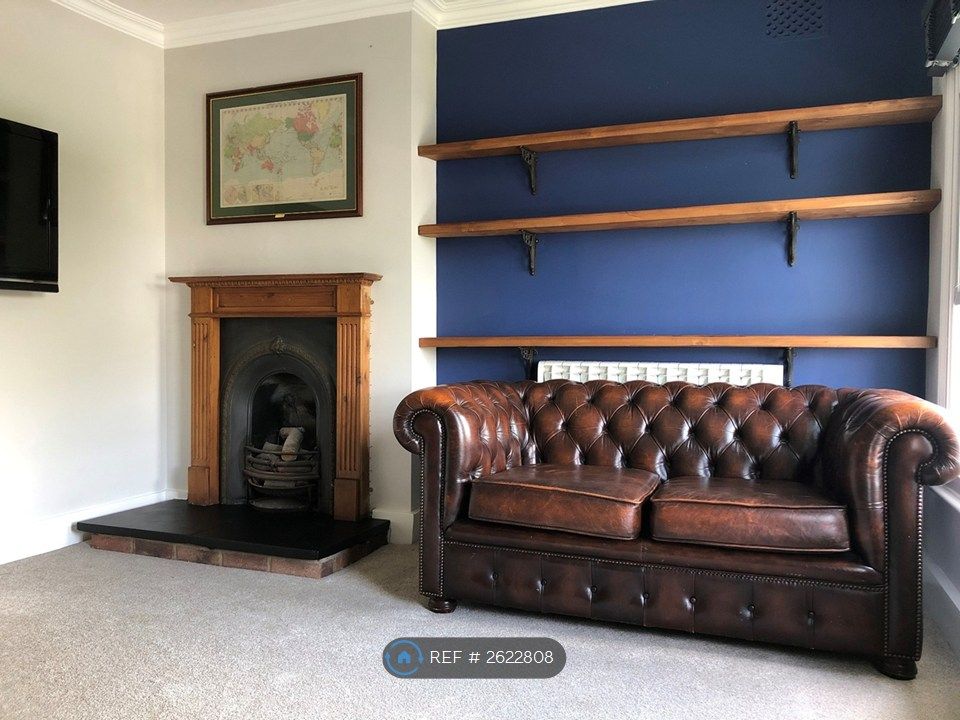 Property photo 2 of 8 Lounge