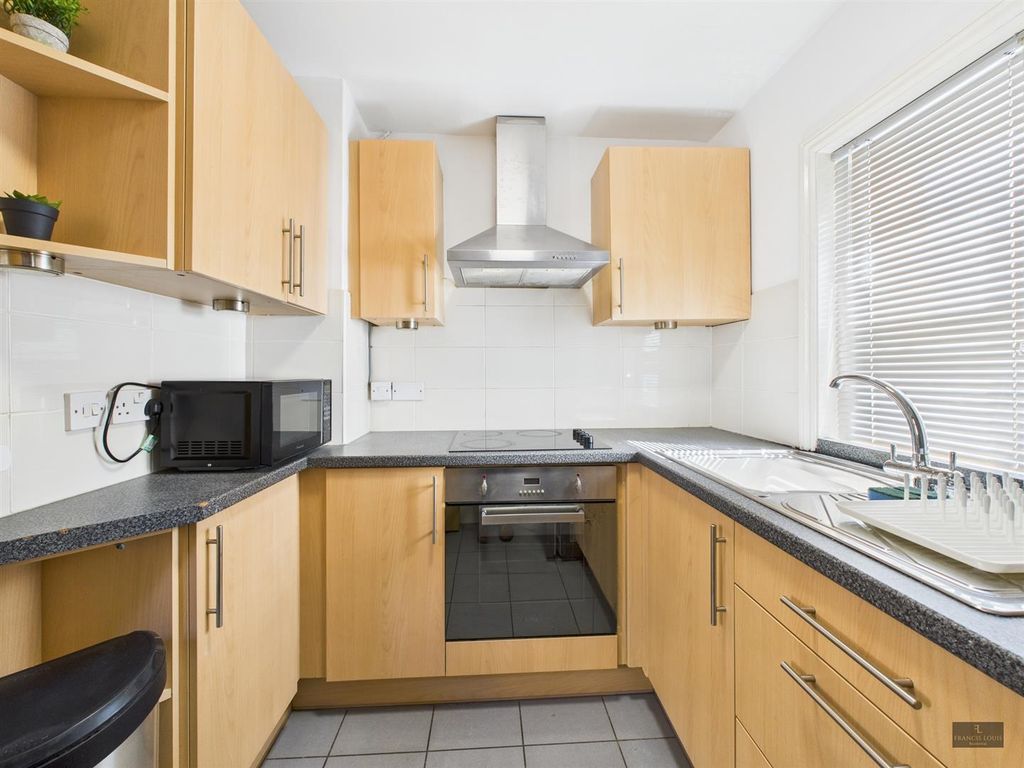 Property photo 3 of 12 Cam02887G0-Pr0515-Still015.Jpg