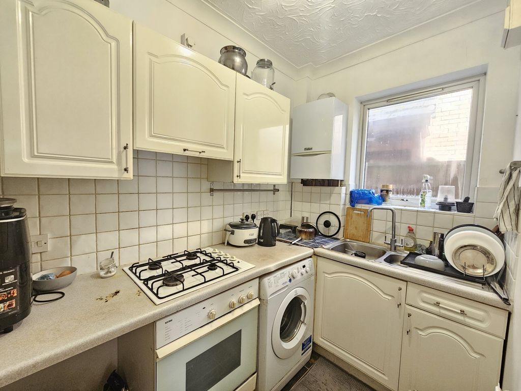Property photo 3 of 9 Photo 4