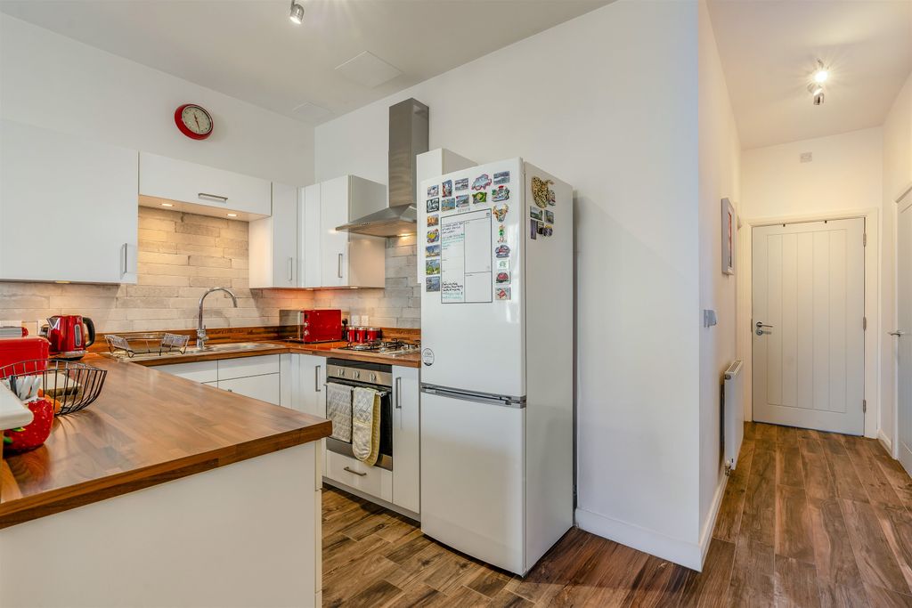 Property photo 2 of 22