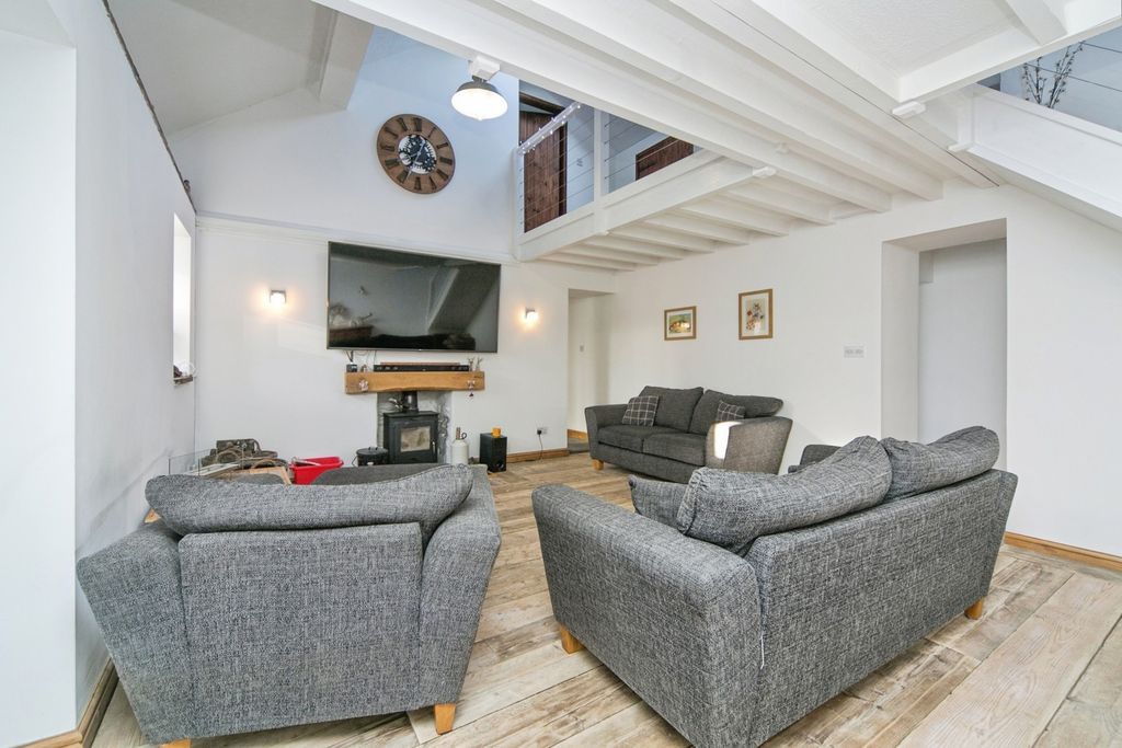 Property photo 2 of 41 Pbox-Img.Jpg