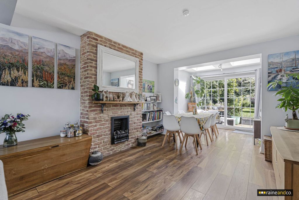 Property photo 3 of 33