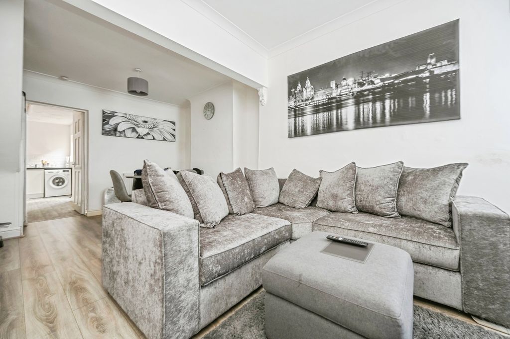 Property photo 3 of 11 Pbox-Img.Jpg