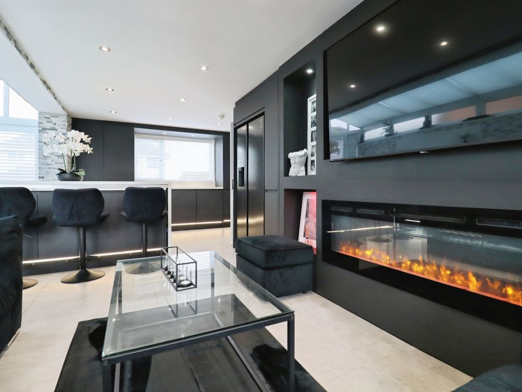 Property photo 3 of 27