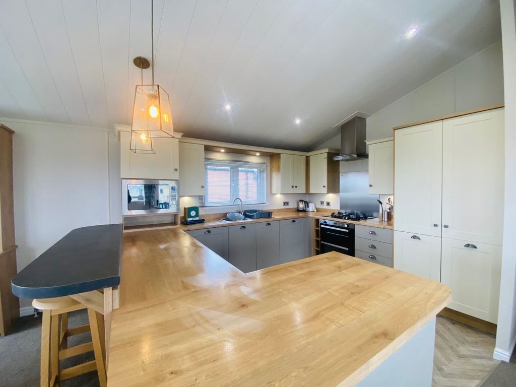 Property photo 3 of 7 Portland Kitchen.Jpg
