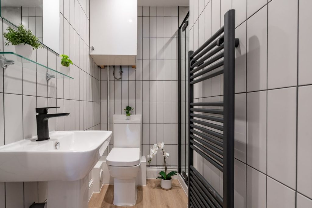 Property photo 2 of 7 269Jrf3 - Bathroom