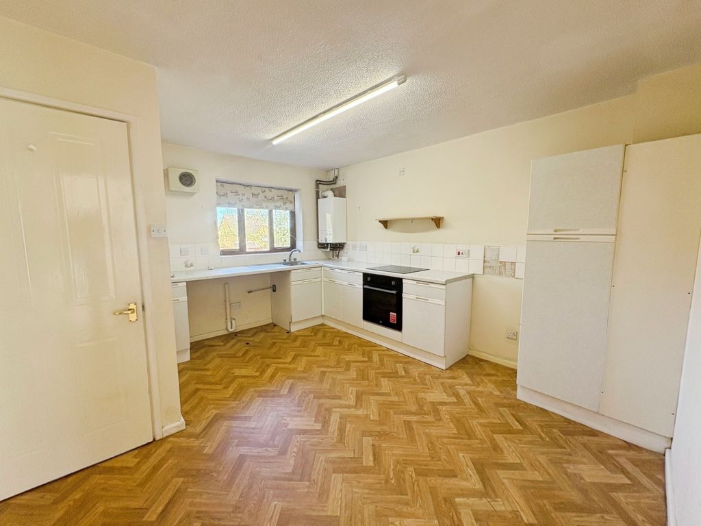 Property photo 1 of 7 Kitchen