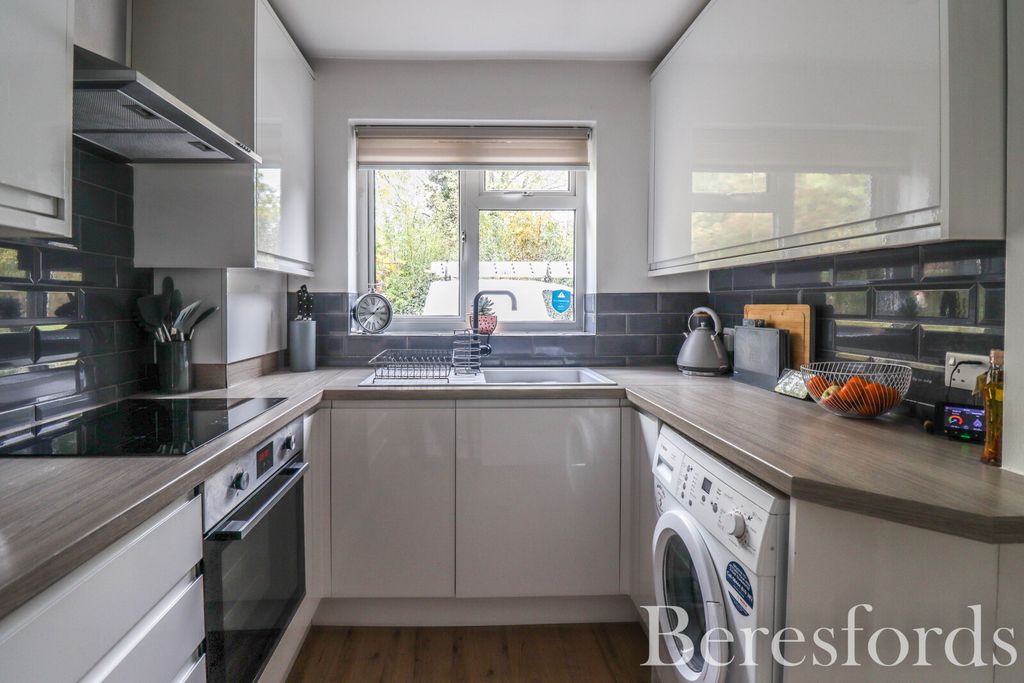 Property photo 2 of 18 Picture No. 10