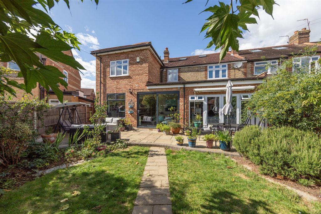 Property photo 3 of 40 Warboys Crescent, E4