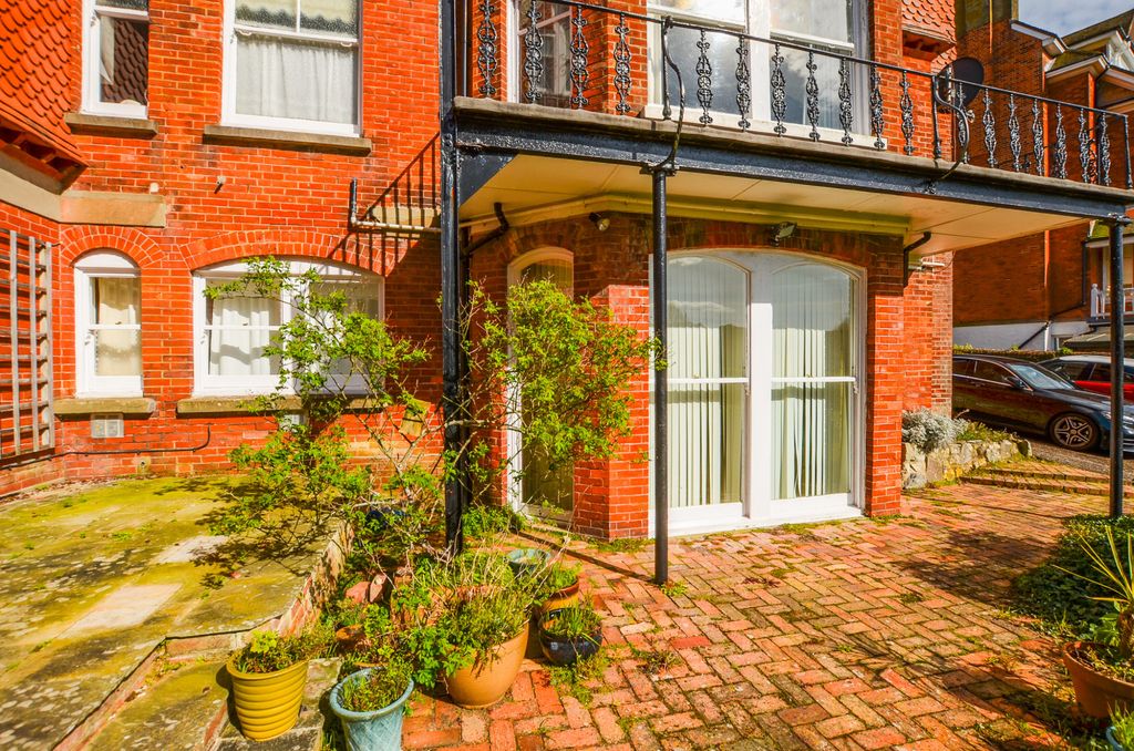 Property photo 3 of 25