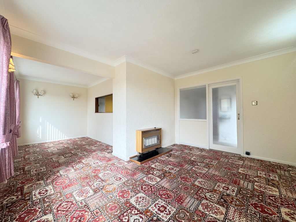 Property photo 2 of 13 Kirkhurst Close