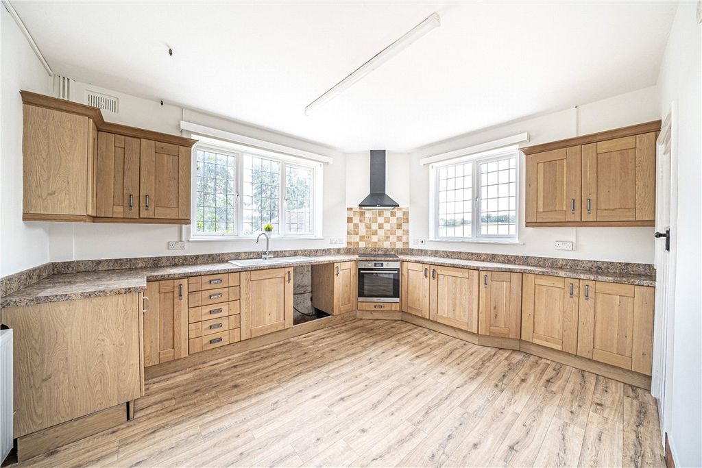Property photo 3 of 17 Kitchen