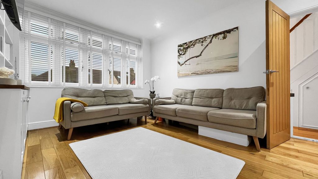 Property photo 3 of 25