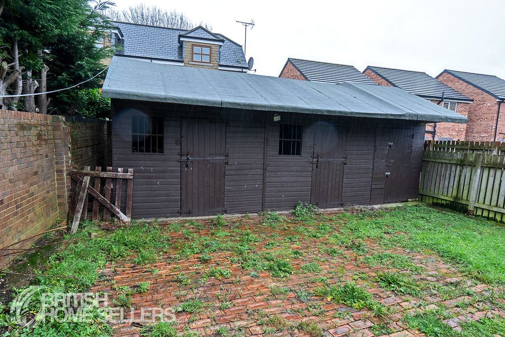 Property photo 2 of 19 Picture No. 24