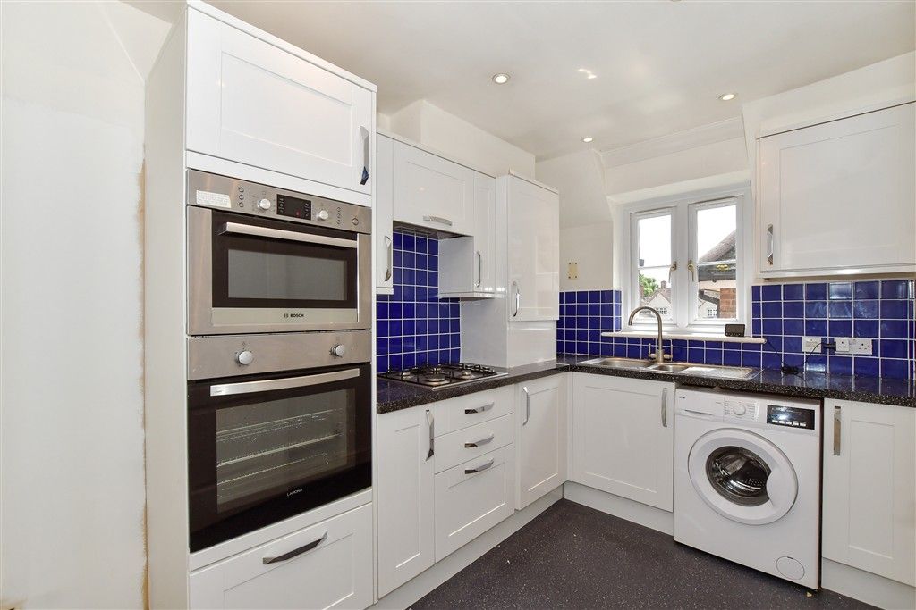 Property photo 2 of 11 Kitchen
