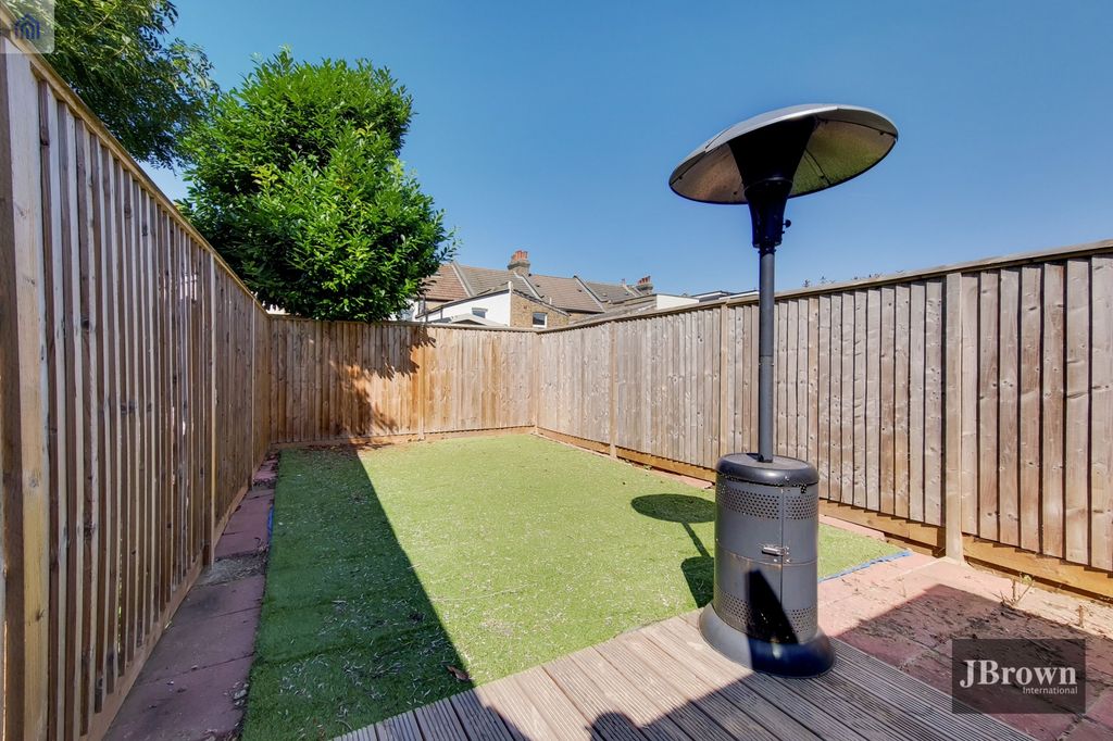 Property photo 3 of 18
