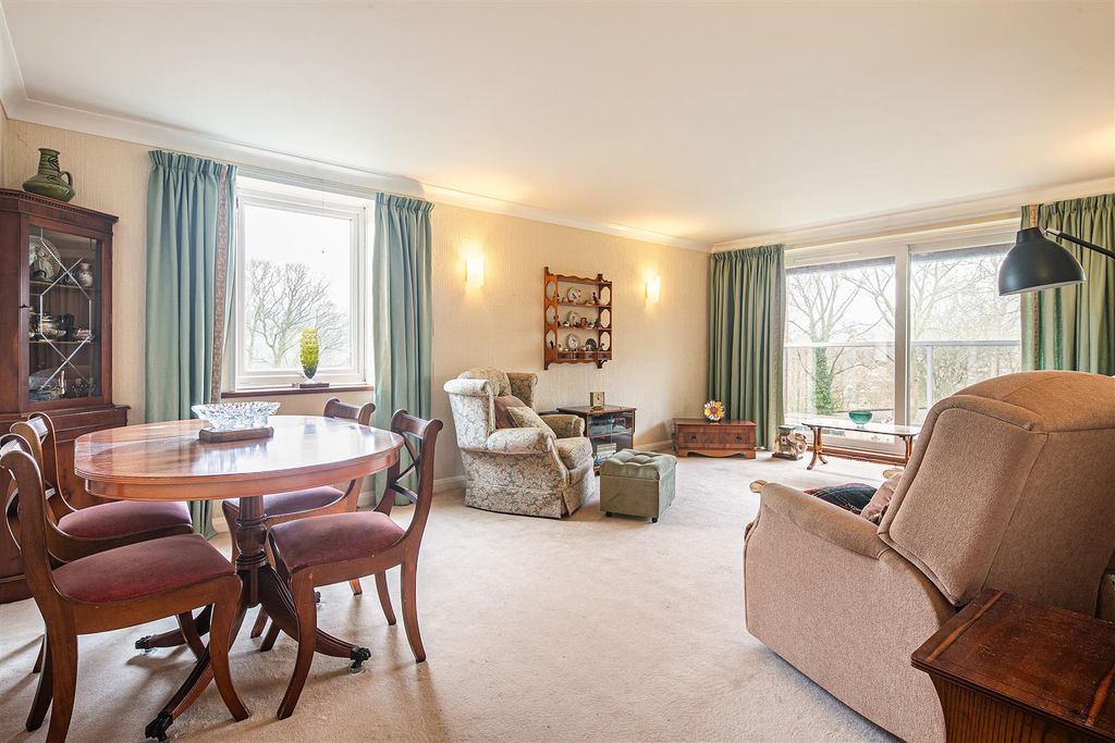 Property photo 3 of 15 Sitting Room