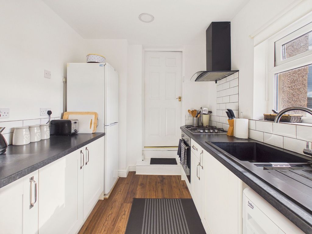 Property photo 1 of 11 Kitchen