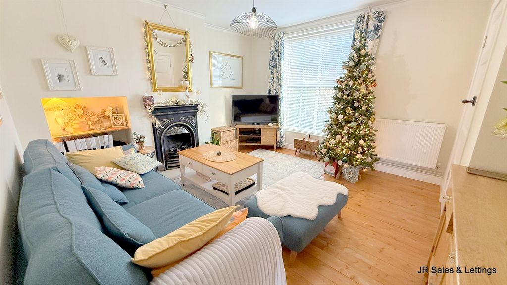 Property photo 3 of 16 Front Room