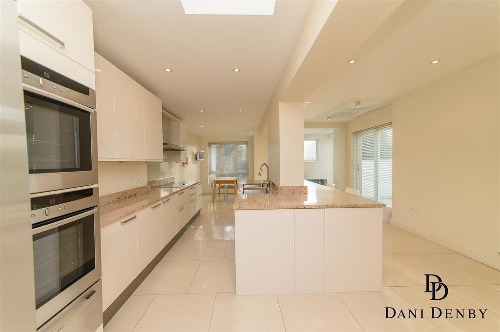 Property photo 2 of 24