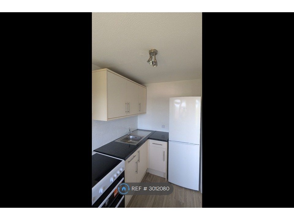 Property photo 2 of 6 Fridge Freezer