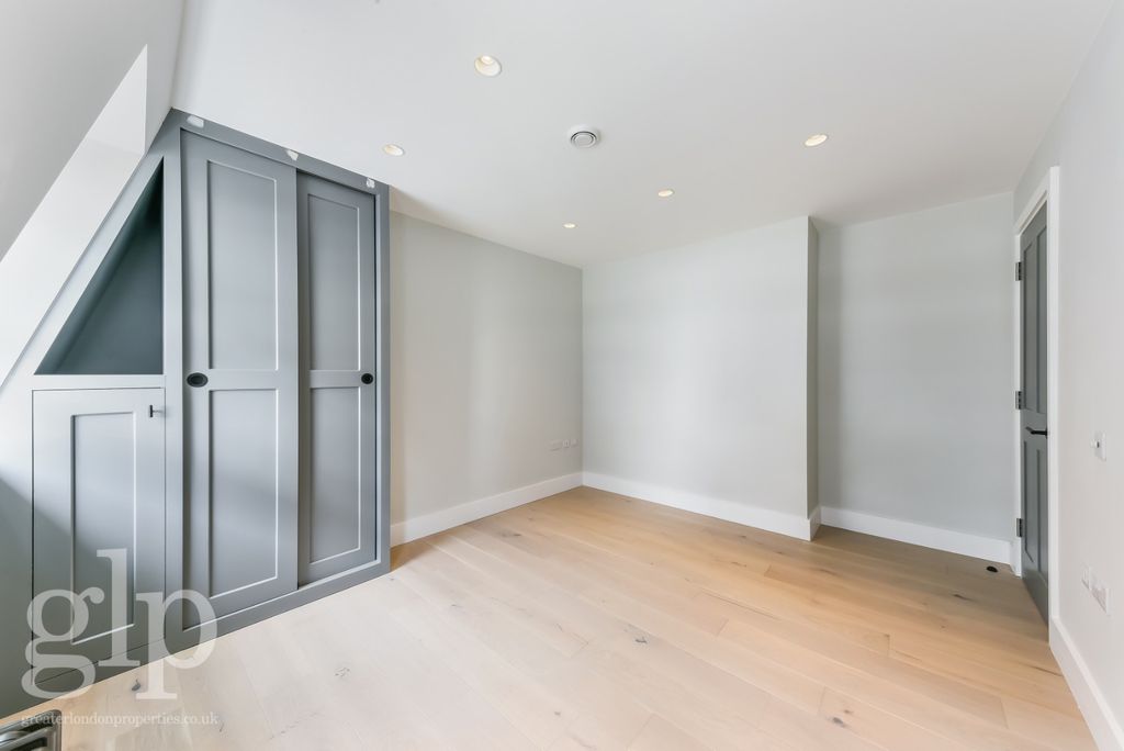 Property photo 2 of 11 4878504