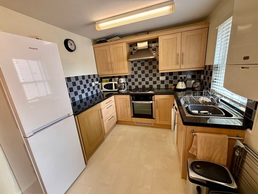 2 bed flat for saleRoyffe Way, Bodmin PL31 photo 5