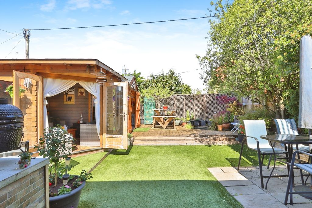 Property photo 3 of 17 Photo