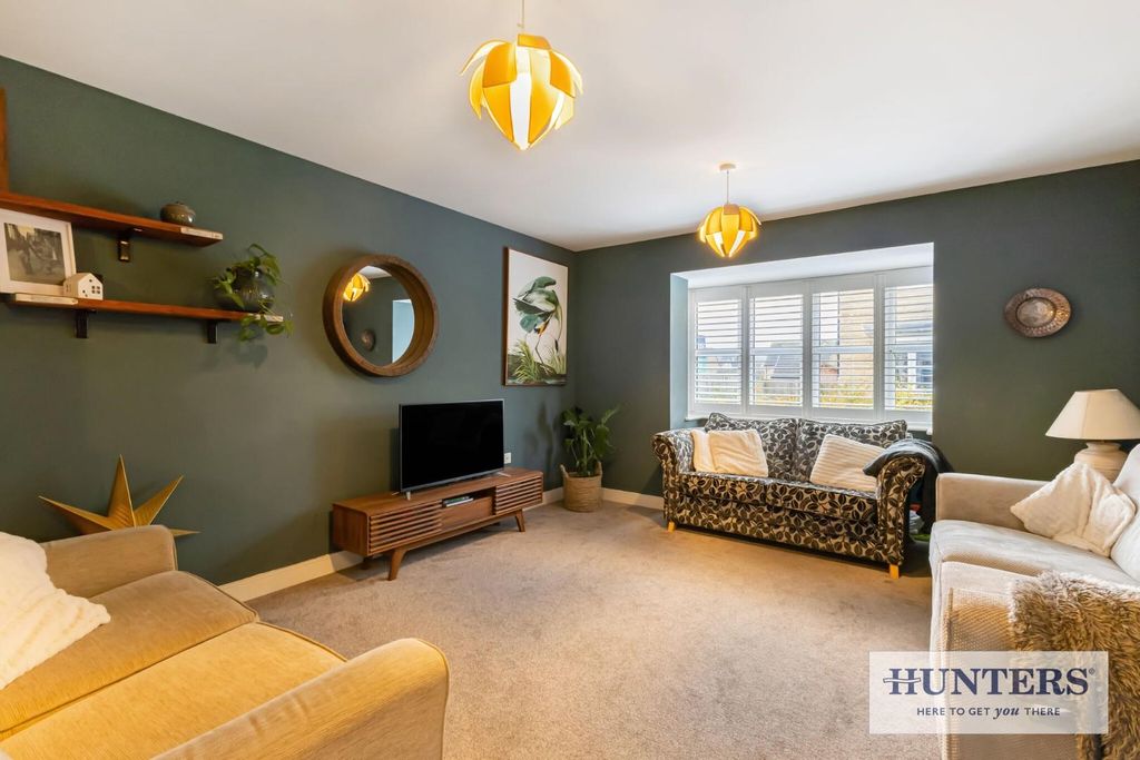 Property photo 2 of 24 100533_46-Brompton-Drive-Bradford (4) - Copy_Low.J