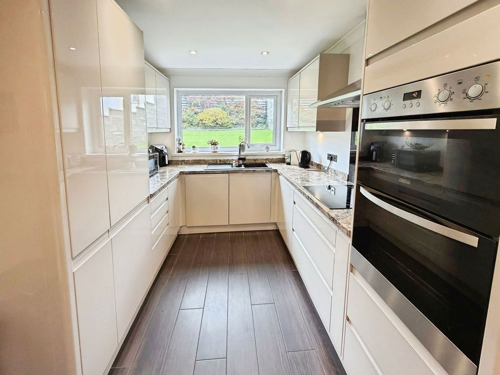 Property photo 3 of 39